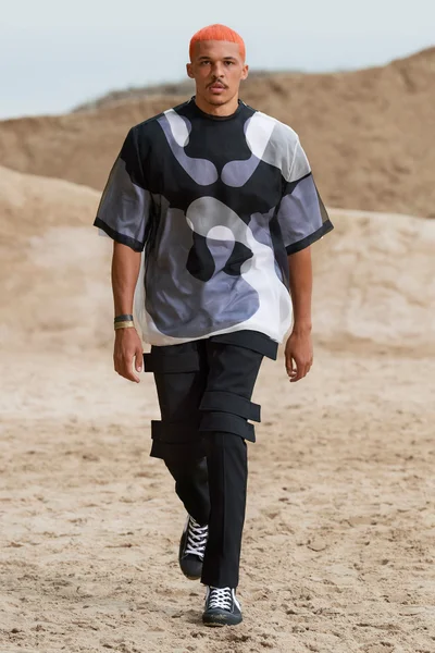 Look 11